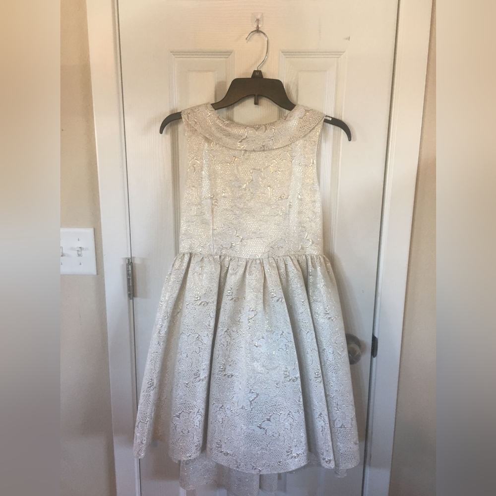 Belle Badgley Mischka, Size 14, Cream w/ Gold embroidery